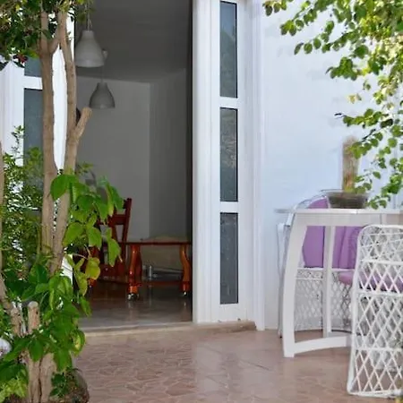Playa Chica With Terrace 100 M From The Sea Apartment *
